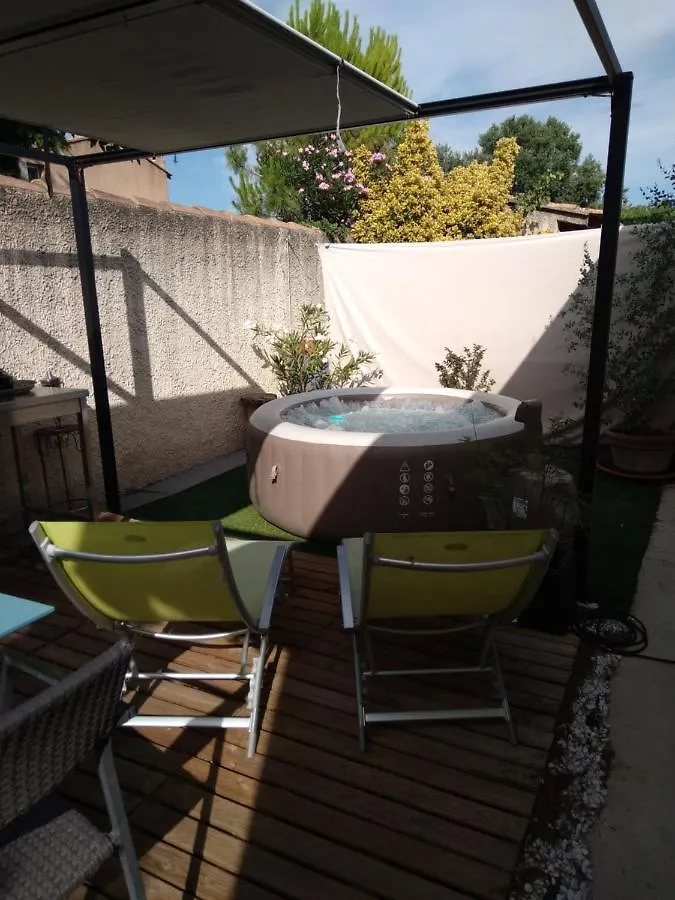 Appartement Les Cigales à Vedène 0*,  France